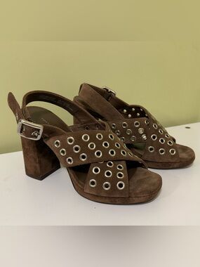 Tory Burch Brown Suede Grommet Block Heel Sandals size 5 M women H21N1